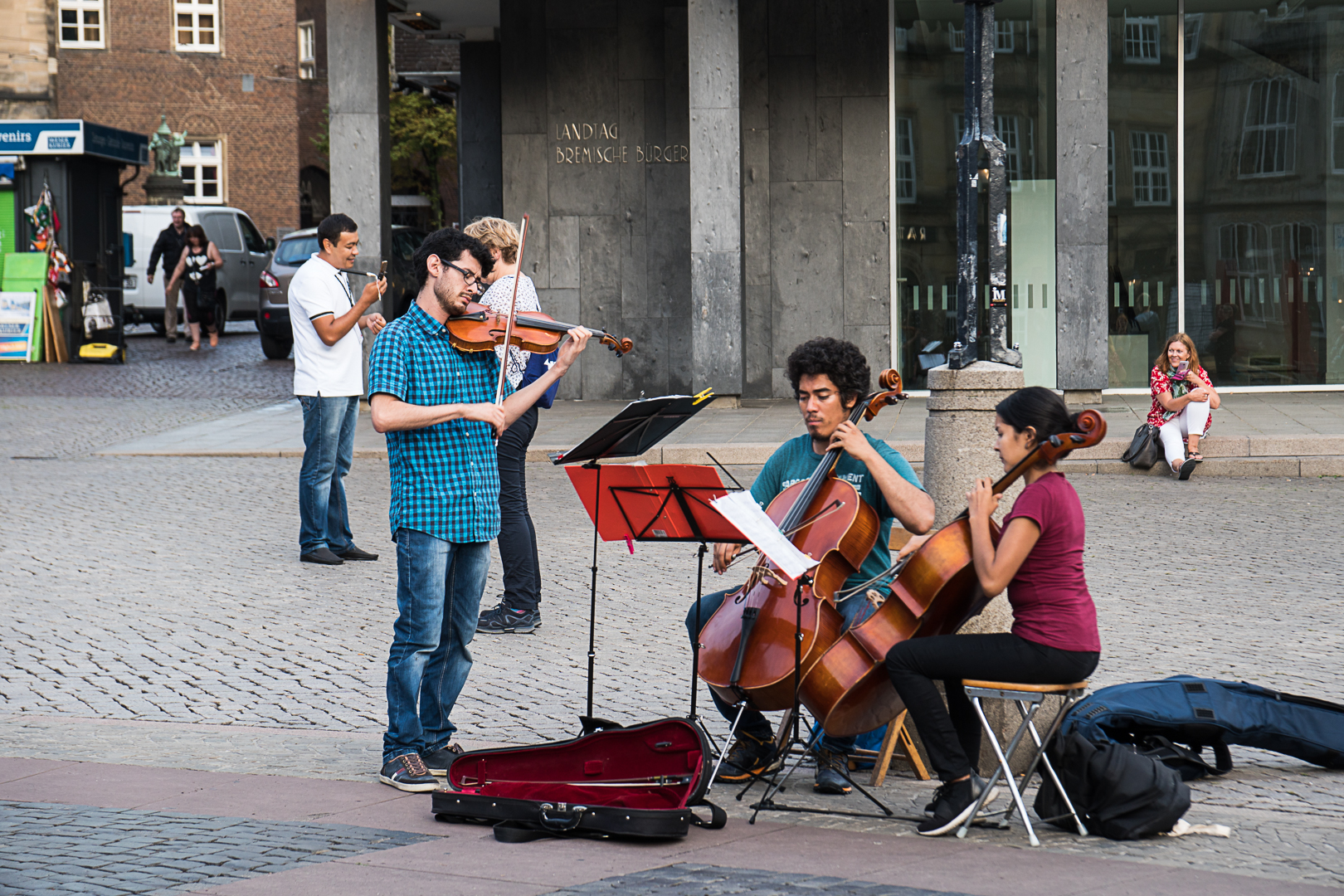 Streicher-Trio auf dem Marktplatz