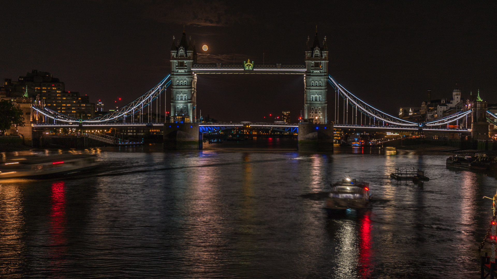 Tower Bridge mit Mond
