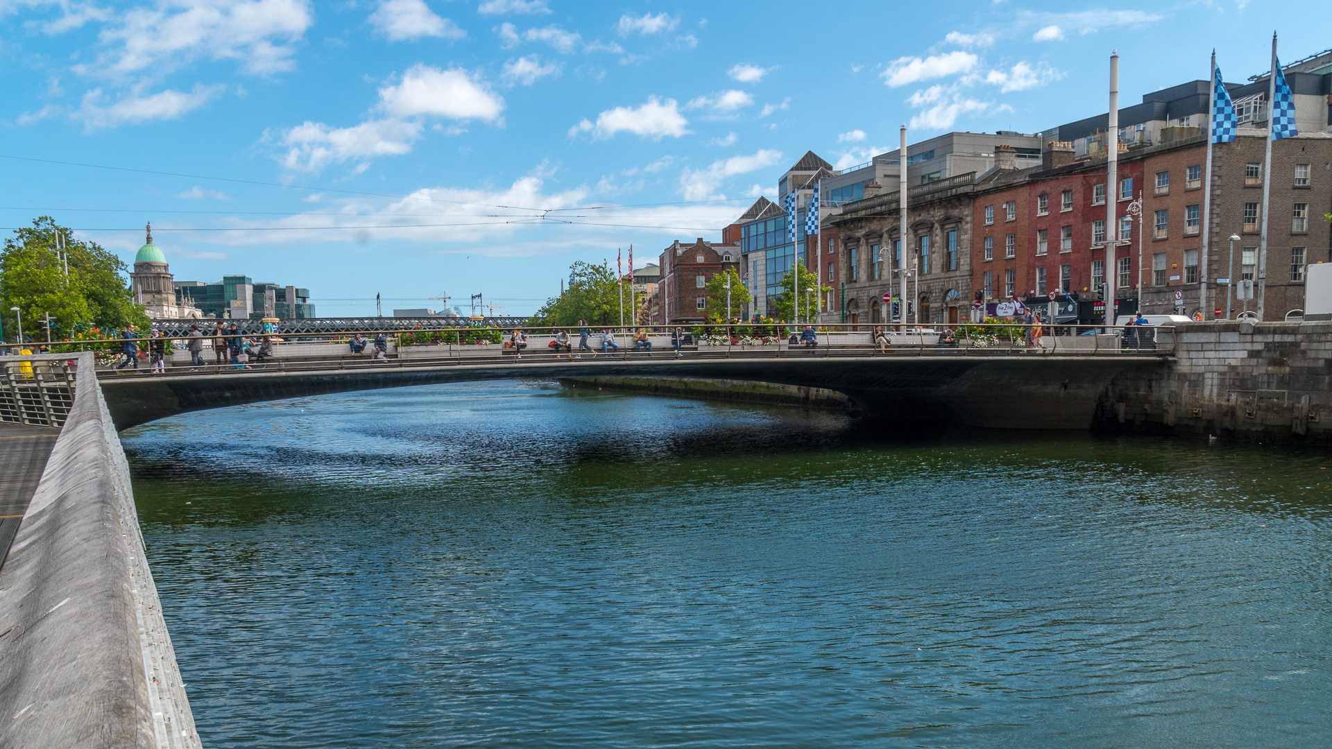 eine der 21 Brücken in Dublin